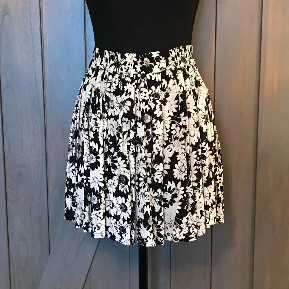 Aeropostale Black and White Floral Skirt